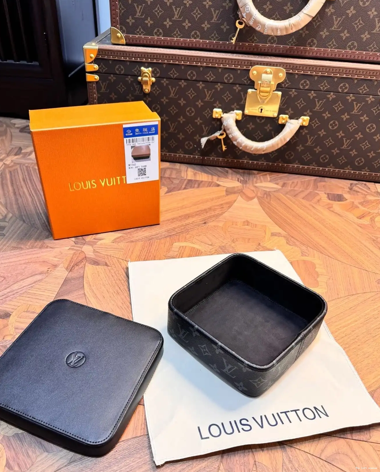 SQUARE BLACK LV BOX CUSTOM JEWELRY 0519
